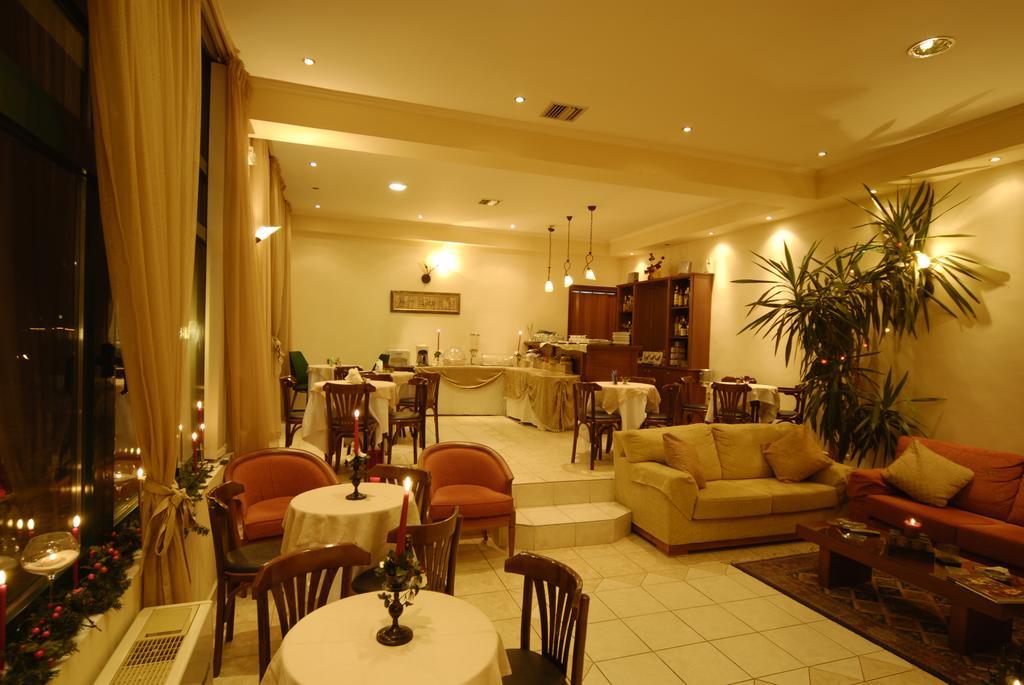 Hotel Galaxy Krepení Kültér fotó